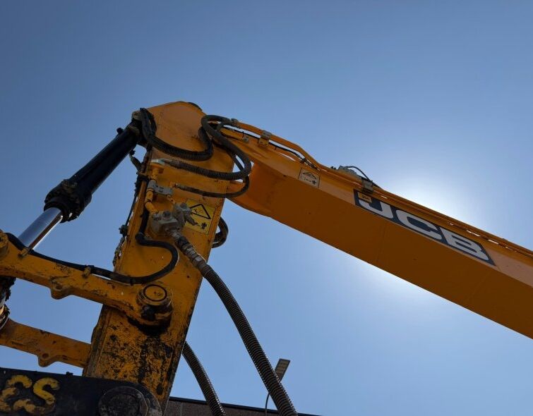 JCB 210 XLC **EPIROC HAMMER**
